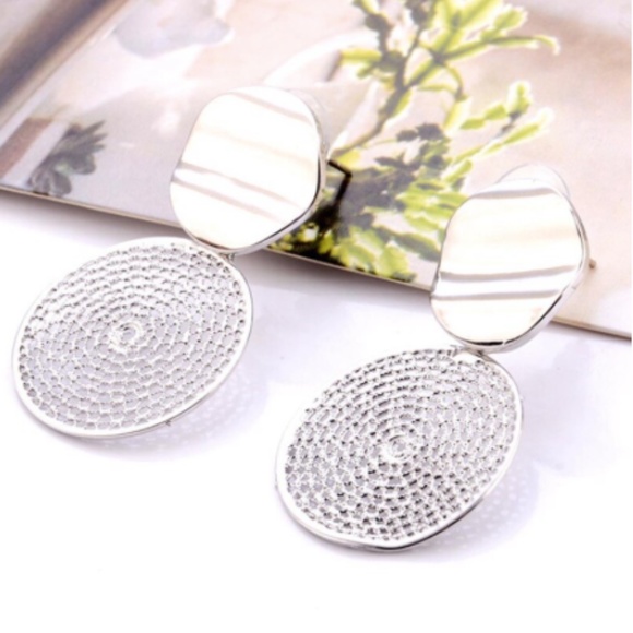 Geometric Circle Laser Cut Earrings - Picture 4 of 8